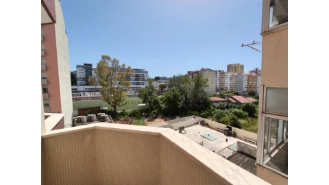 Apartamento T3 para Venda em Benfica