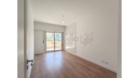 Apartamento T3 para Venda em Benfica