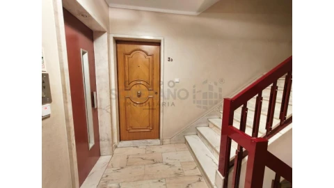 Apartamento T3 para Venda em Benfica