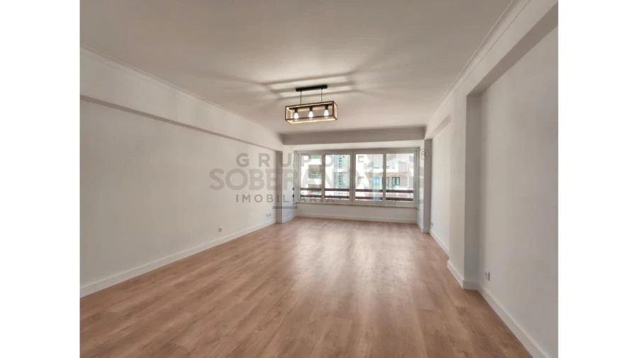 Apartamento T3 para Venda em Benfica Foto 3