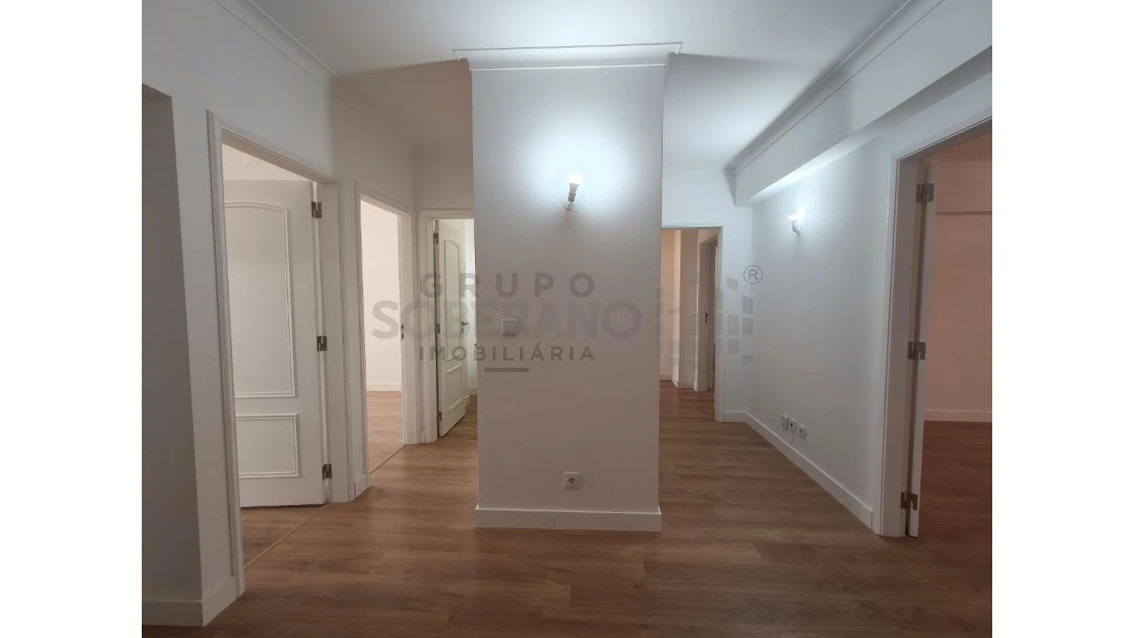 Apartamento T3 para Venda em Benfica Foto 2