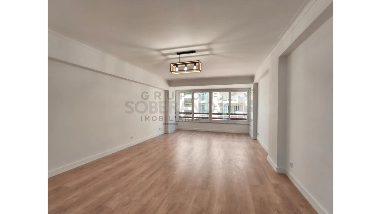 Apartamento T3 para Venda em Benfica Foto 3