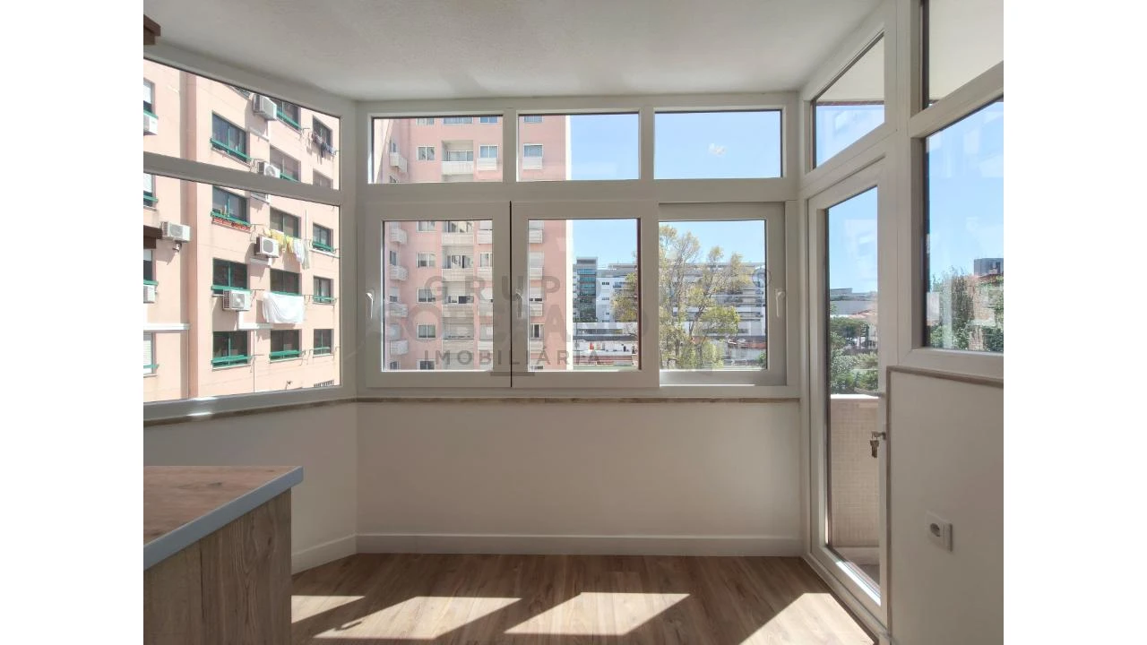 Apartamento T3 para Venda em Benfica Foto 6