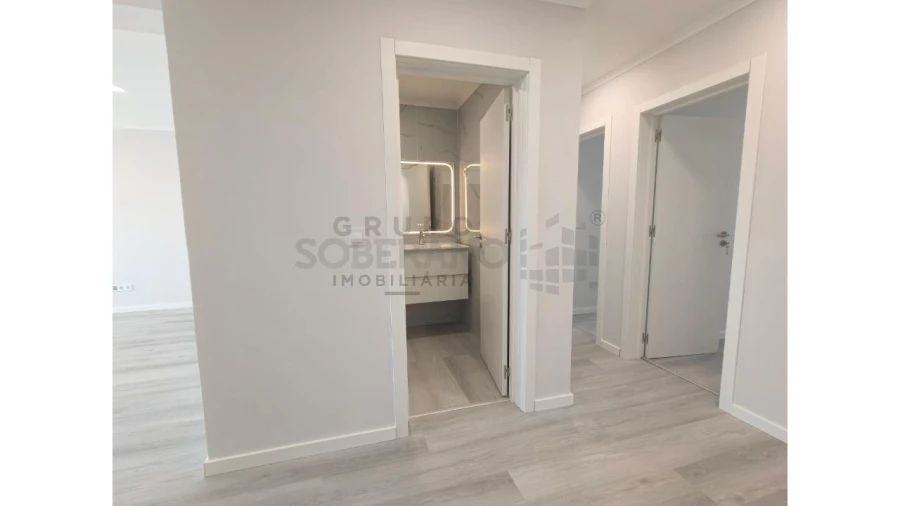 Apartamento T4 para Venda em Amora Foto 2