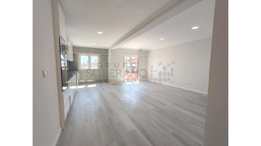 Apartamento T4 para Venda em Amora Foto 3