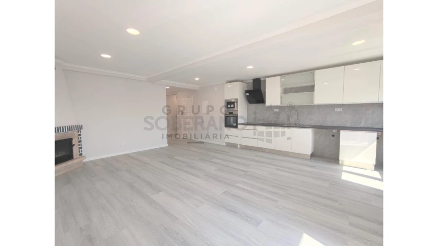 Apartamento T4 para Venda em Amora Foto 5