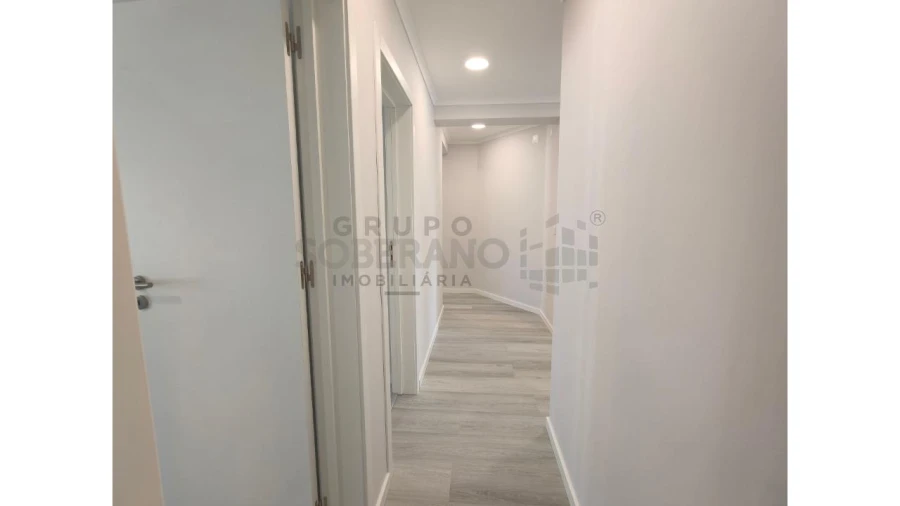 Apartamento T4 para Venda em Amora Foto 12