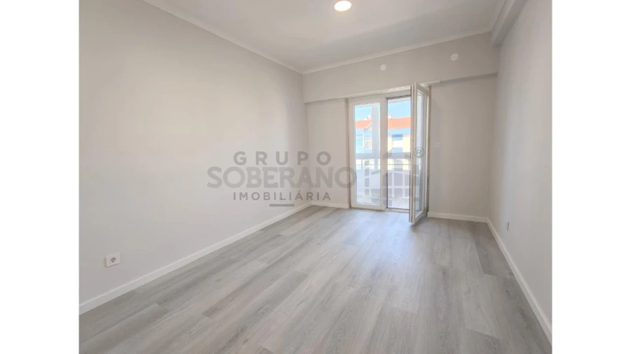 Apartamento T4 para Venda em Amora Foto 13