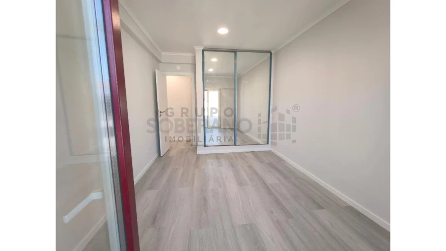 Apartamento T4 para Venda em Amora Foto 14