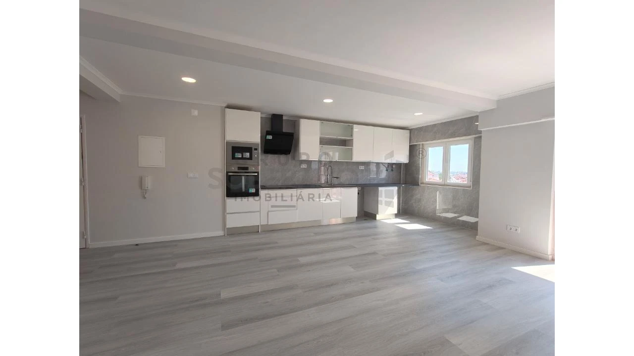 Apartamento T4 para Venda em Amora Foto 1