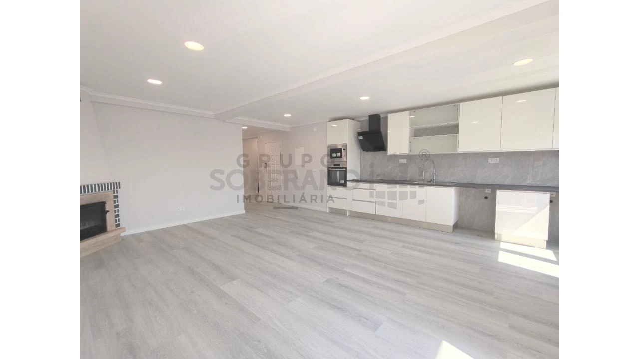 Apartamento T4 para Venda em Amora Foto 5