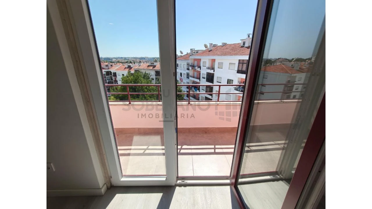 Apartamento T4 para Venda em Amora Foto 8