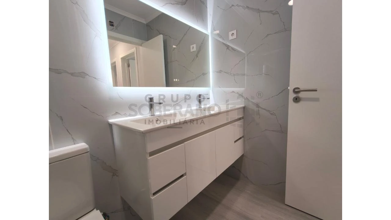 Apartamento T4 para Venda em Amora Foto 11