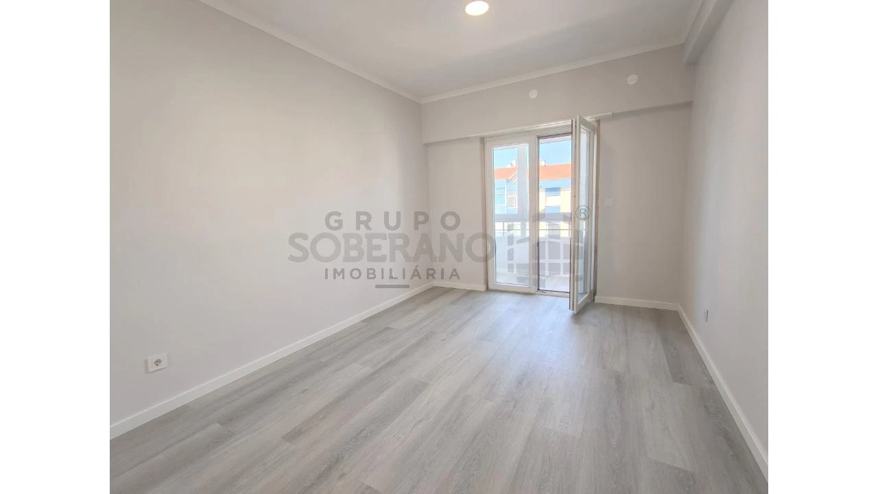 Apartamento T4 para Venda em Amora Foto 13