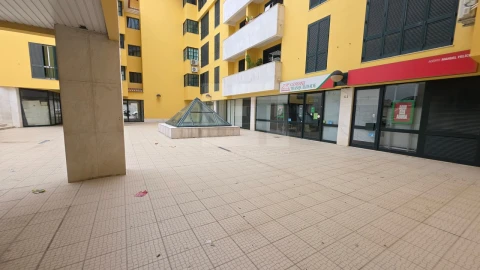 Loja para Venda em Beja (Santiago Maior e São João Baptista)