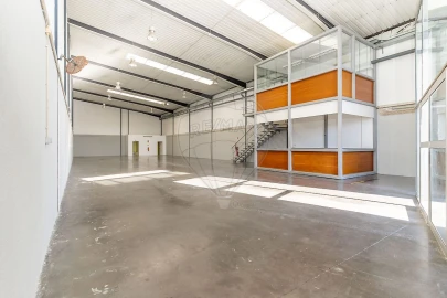 Armazém para Venda em Quinta do Anjo