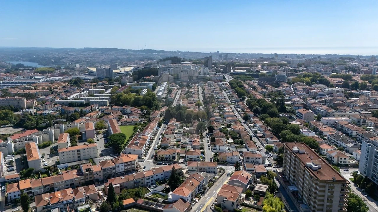 Moradia T4 para Venda em Paranhos Foto 2