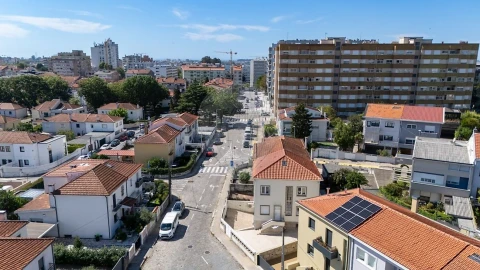 Moradia T4 para Venda em Paranhos