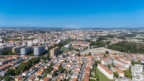 Moradia T4 para Venda em Paranhos