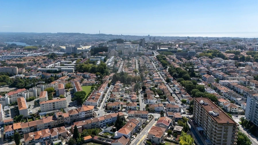 Moradia T4 para Venda em Paranhos Foto 2