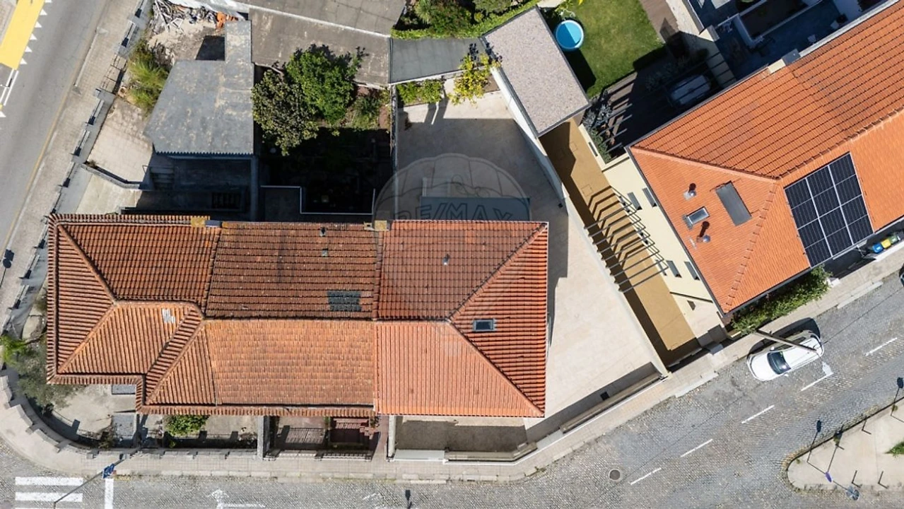 Moradia T4 para Venda em Paranhos Foto 1