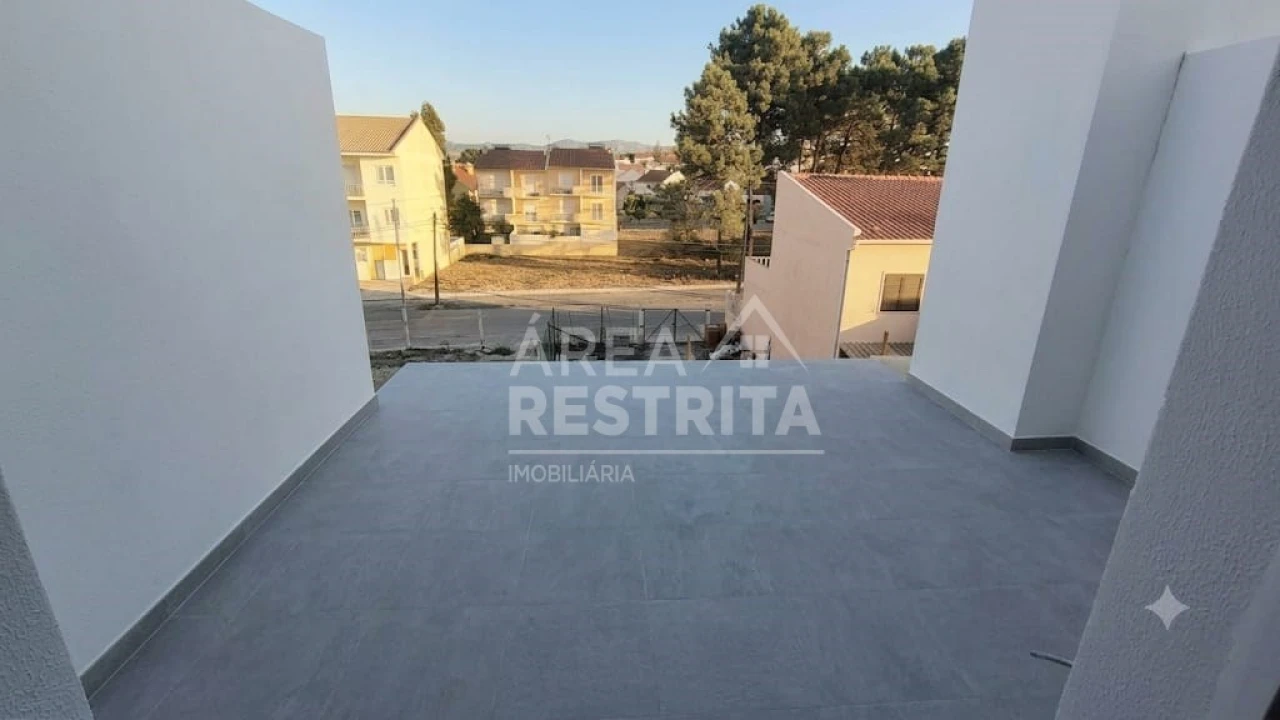 Moradia T3 para Venda em Quinta do Conde Foto 17