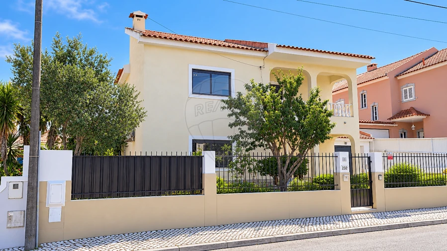 Moradia T4 para Venda em Quinta do Conde Foto 8