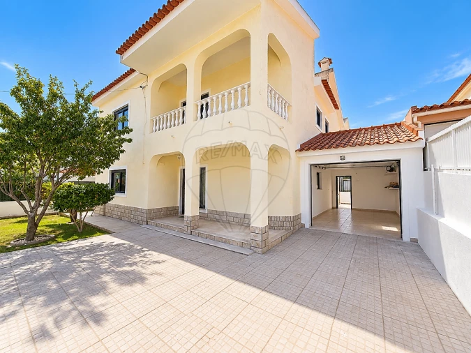 Moradia T4 para Venda em Quinta do Conde Foto 4