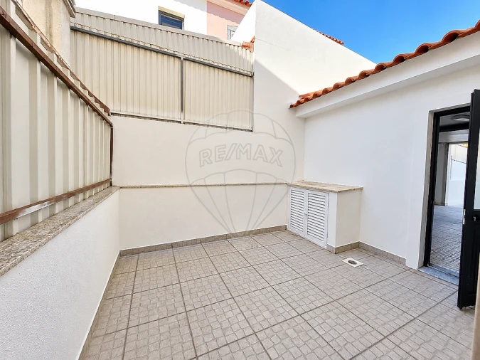 Moradia T4 para Venda em Quinta do Conde Foto 9