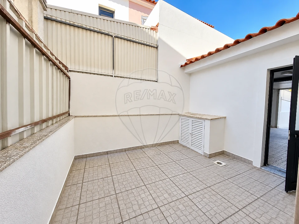 Moradia T4 para Venda em Quinta do Conde Foto 9