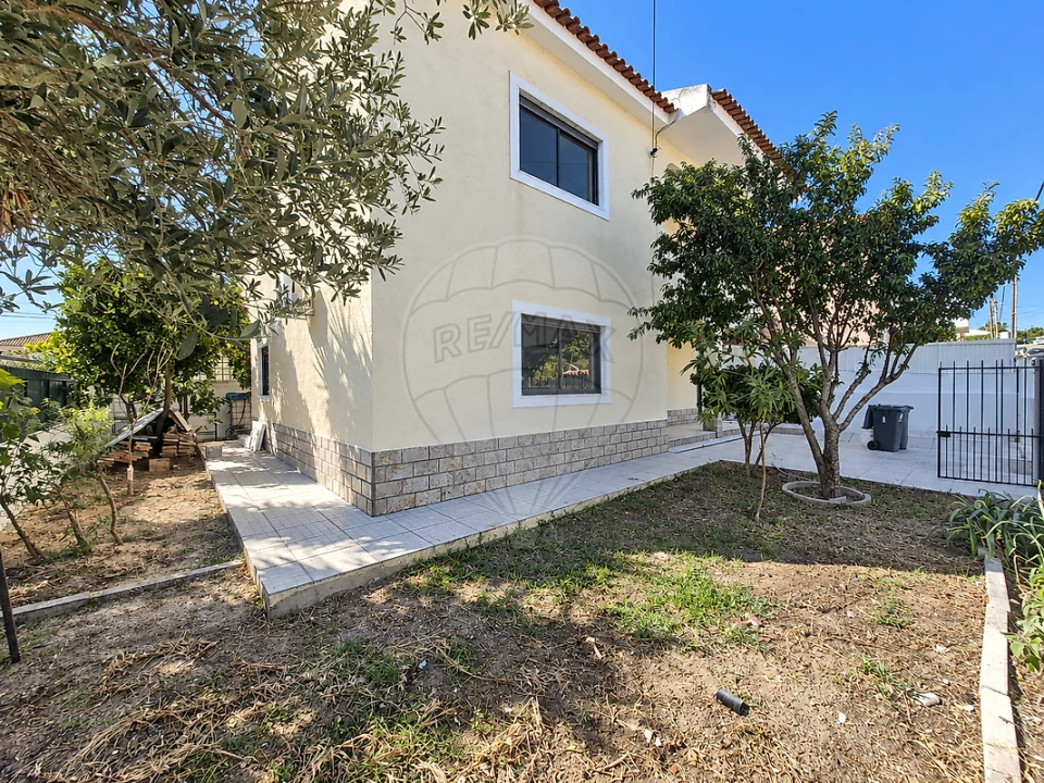 Moradia T4 para Venda em Quinta do Conde Foto 6