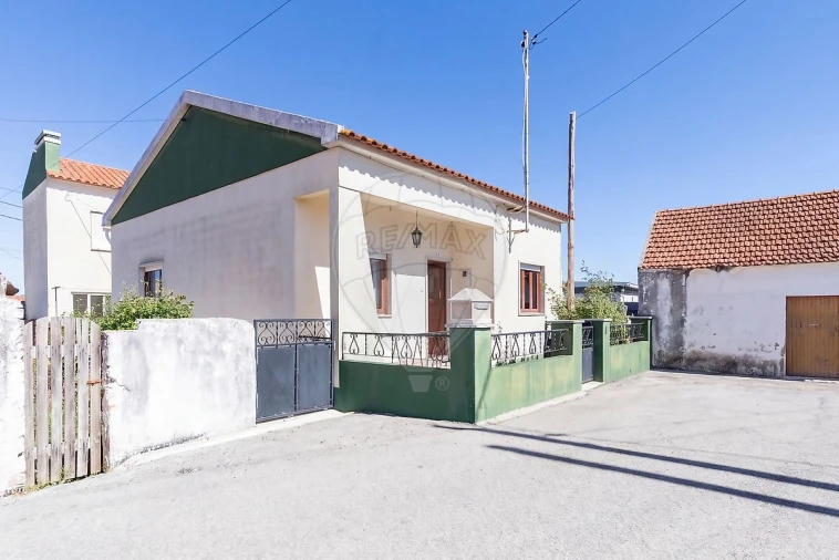 Moradia T2 para Venda em Miragaia e Marteleira Foto 4