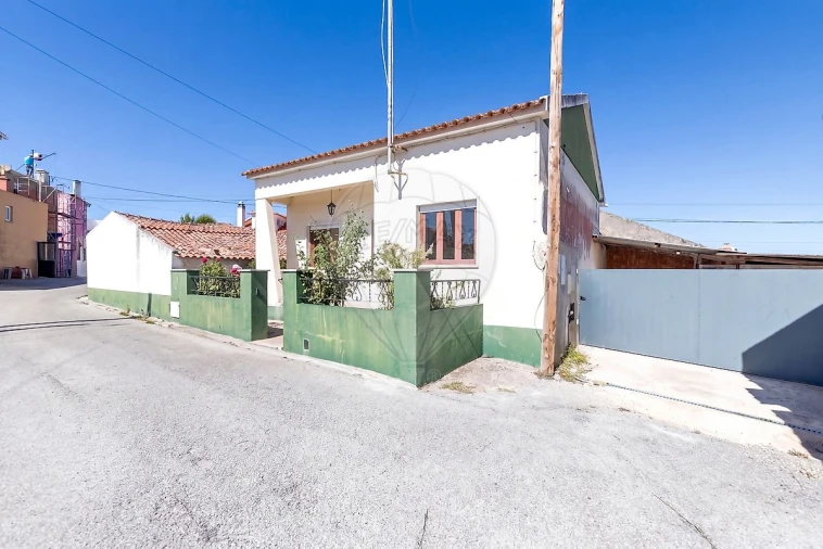 Moradia T2 para Venda em Miragaia e Marteleira Foto 18