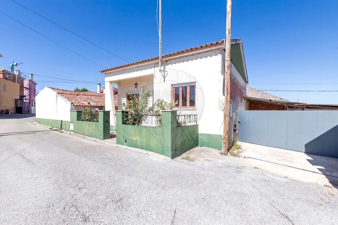 Moradia T2 para Venda em Miragaia e Marteleira Foto 18