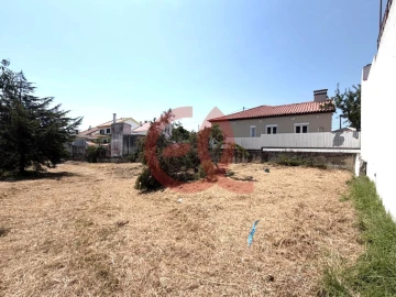 Moradia T5 para Venda em Charneca de Caparica e Sobreda