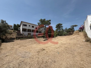 Moradia T5 para Venda em Charneca de Caparica e Sobreda