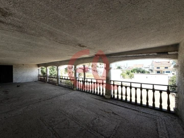Moradia T5 para Venda em Charneca de Caparica e Sobreda