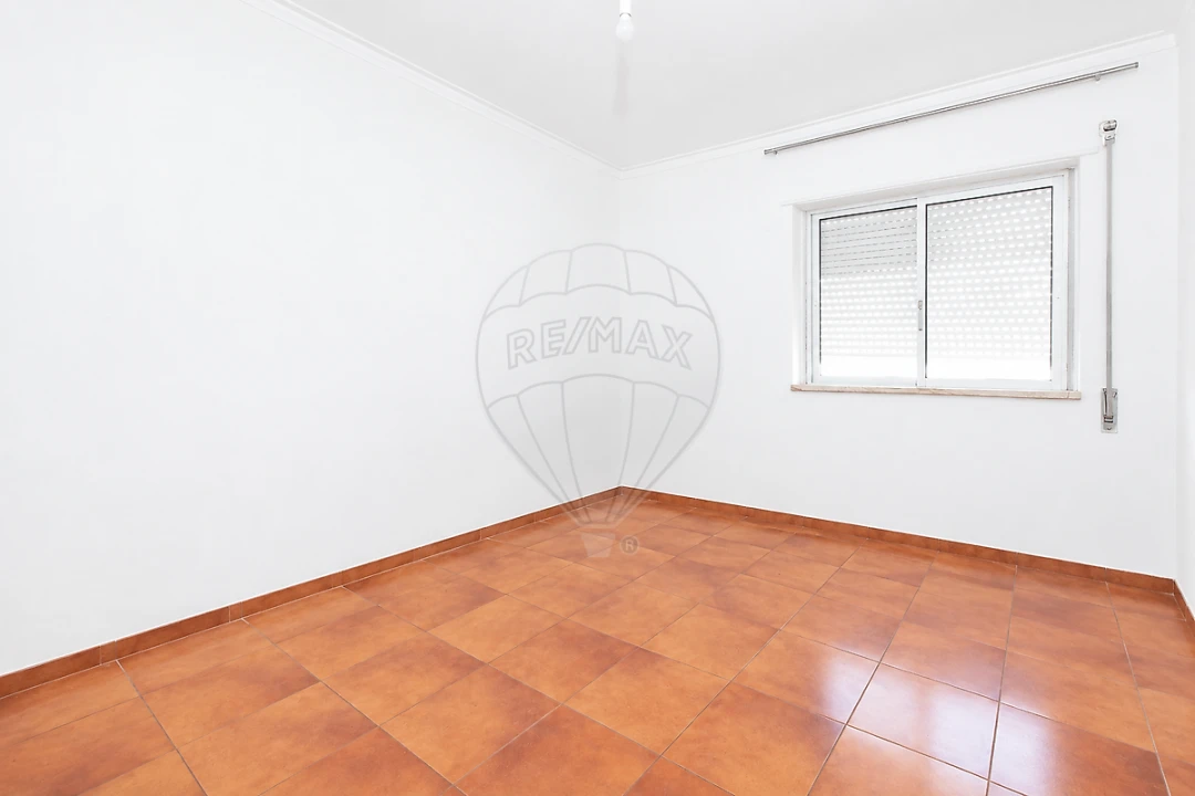 Apartamento T4 para Venda em Carregado e Cadafais Foto 12