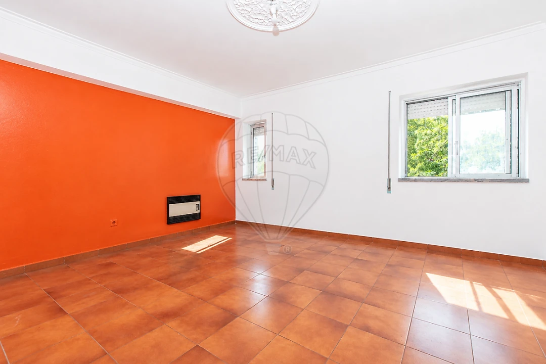 Apartamento T4 para Venda em Carregado e Cadafais Foto 3