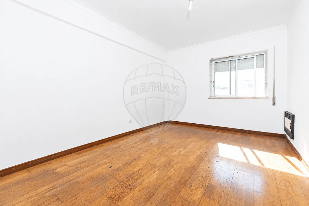 Apartamento T4 para Venda em Carregado e Cadafais Foto 9