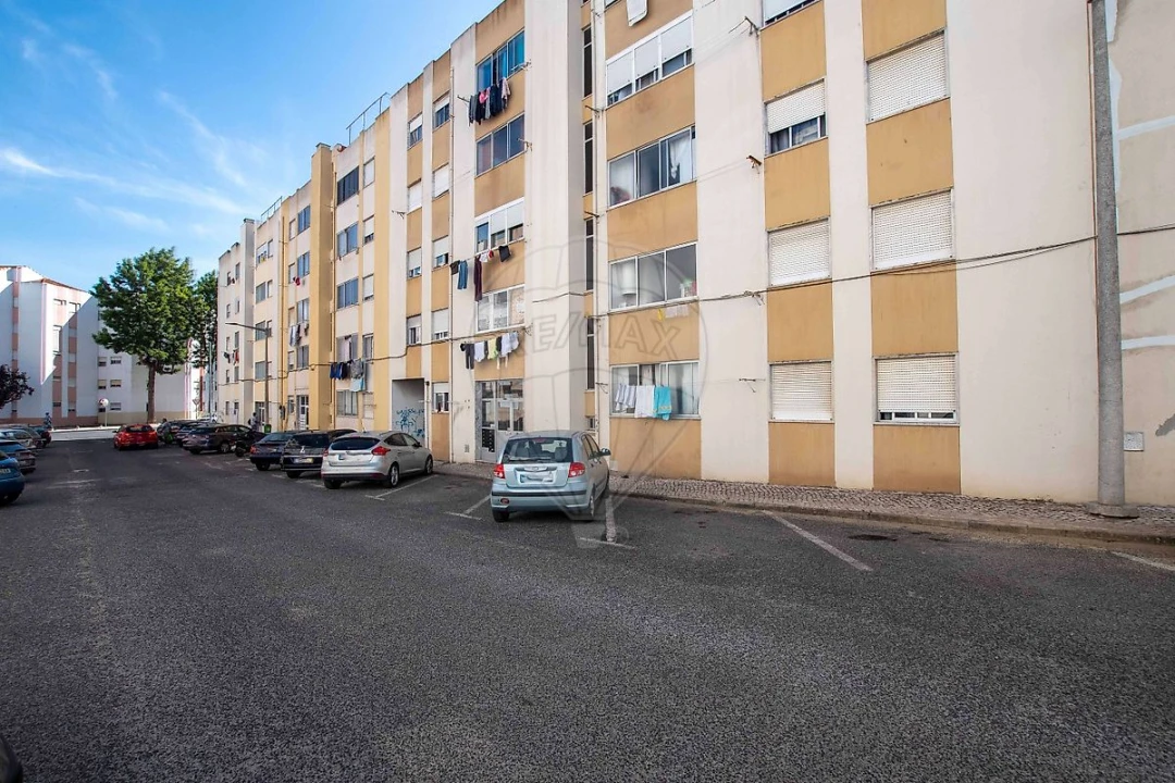 Apartamento T4 para Venda em Carregado e Cadafais Foto 16