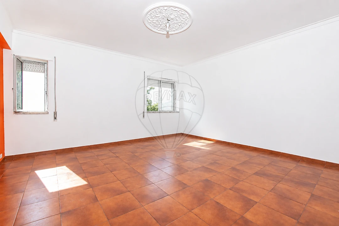 Apartamento T4 para Venda em Carregado e Cadafais Foto 1