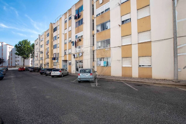 Apartamento T4 para Venda em Carregado e Cadafais Foto 16