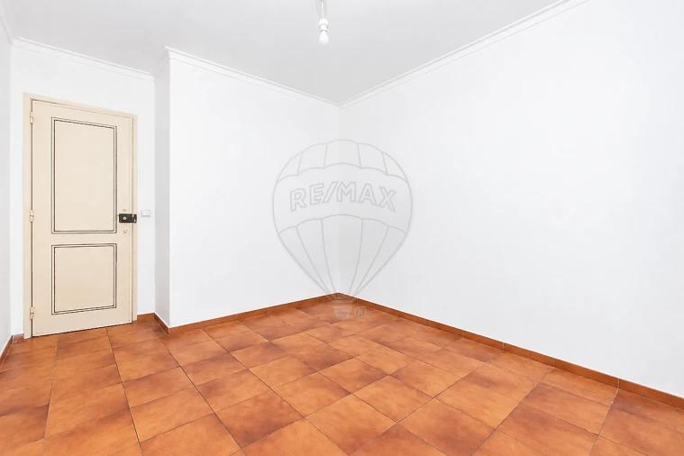 Apartamento T4 para Venda em Carregado e Cadafais Foto 13