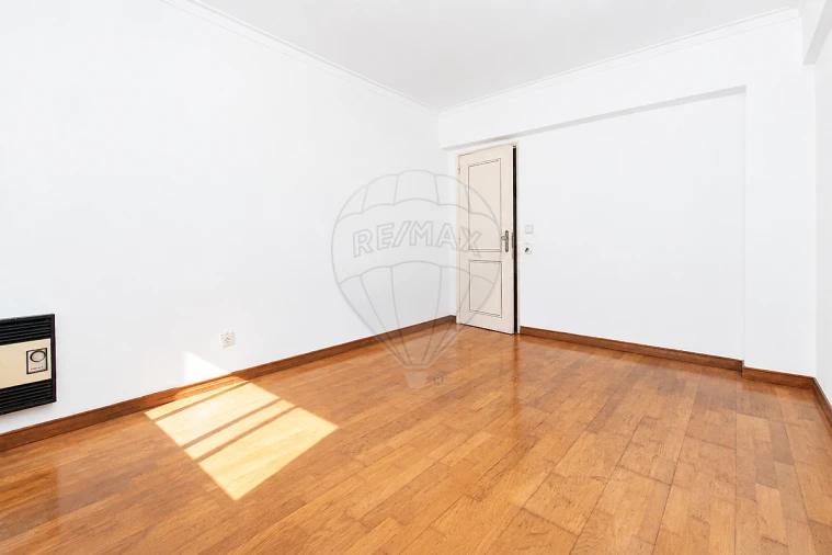 Apartamento T4 para Venda em Carregado e Cadafais Foto 10