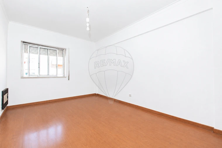 Apartamento T4 para Venda em Carregado e Cadafais Foto 7