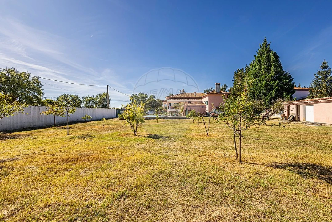 Moradia T4 para Venda em Vale de Santarem Foto 21