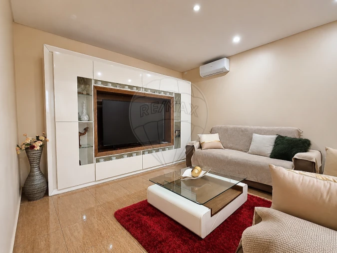 Apartamento T2 para Venda em Póvoa de Santa Iria e Forte da Casa Foto 8