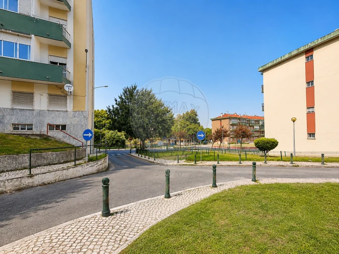Apartamento T2 para Venda em Póvoa de Santa Iria e Forte da Casa Foto 3