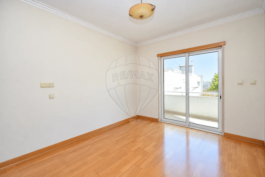 Apartamento T3 para Venda em Odivelas Foto 15